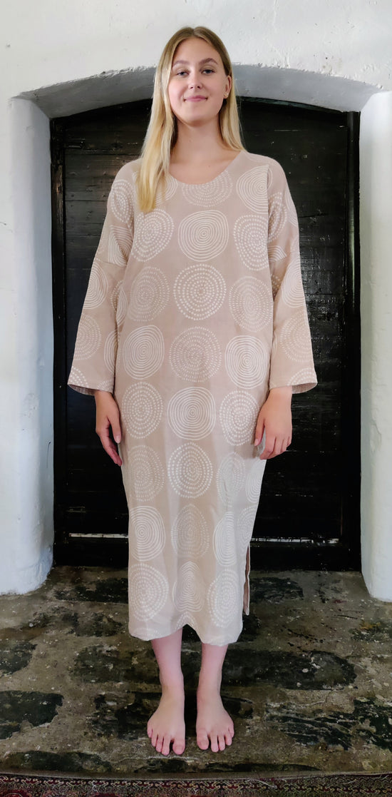 Load image into Gallery viewer, Helsinki Kaftan/Outfit
