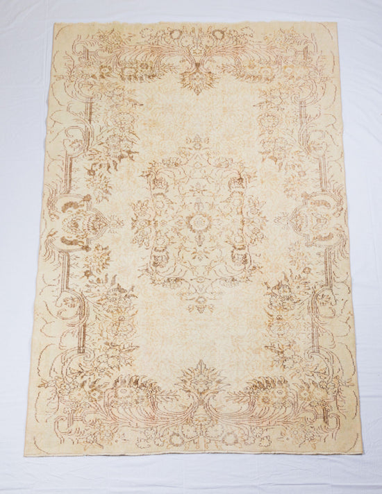 Vintage carpet, size 277x176 cm, 50+ years