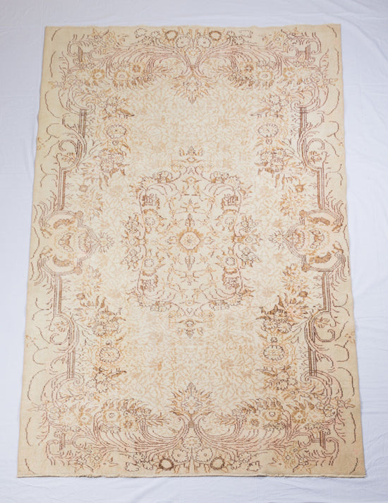 Vintage carpet, size 276x176 cm, 50+ years