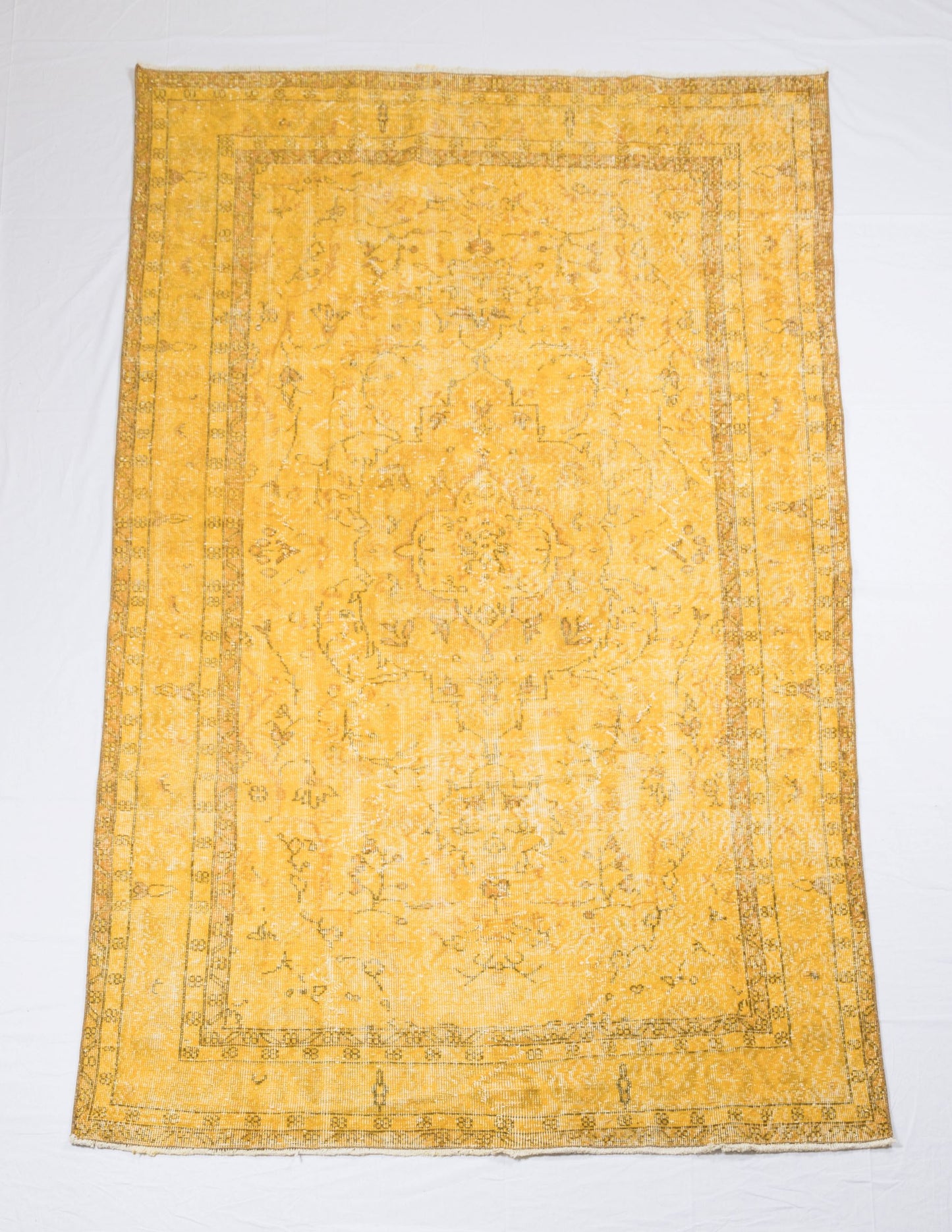 Vintage carpet, size 270x167 cm, 50+ years
